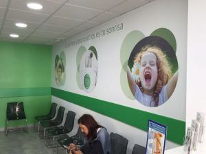 decoracion-sala-de-espera-clinica-dental